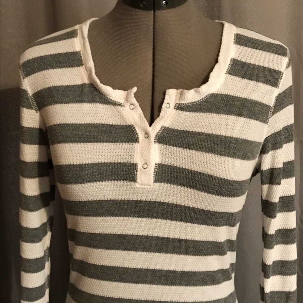Miley Cyrus xl thin thermal long sleeved shirt